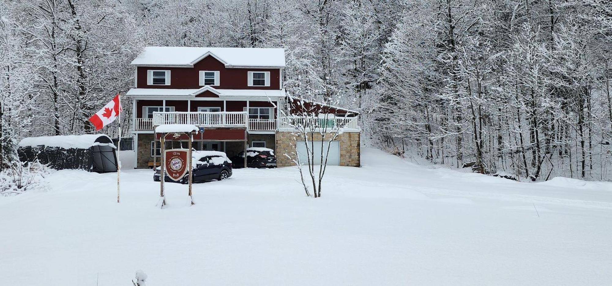 Gîte Le Trésor Caché Bed&Breakfast Chelsea Esterno foto